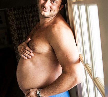 Těhotná manželka se fotit nechtěla, a tak se nechal vyfotit sám!