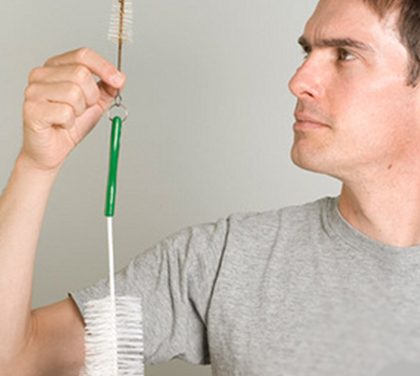 Muži úklid nenávidí. Často si radši zaplatí úklidové služby