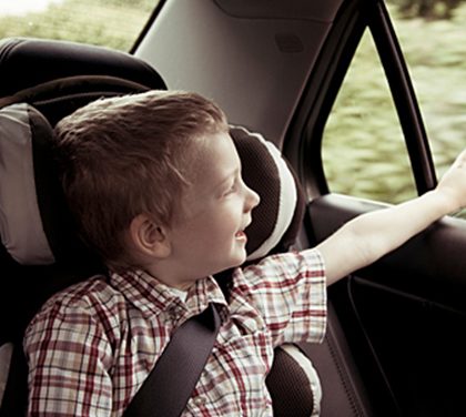 Buďte zodpovědný táta! Zjistěte, jaký typ autosedačky potřebuje vaše dítě!