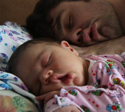 Spící tátové a jejich děti – Neuvěřitelná podobnost!