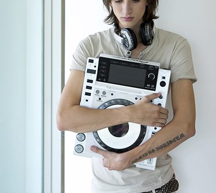 Posloucháte house music? Pak by vám nemělo uniknout jméno Mekki Martin!