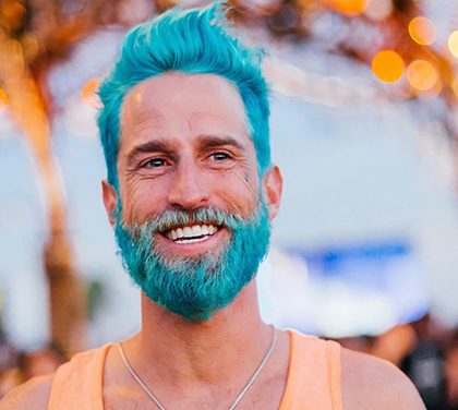 Nový mužský trend velí obarvit vousy! Přidáte se?