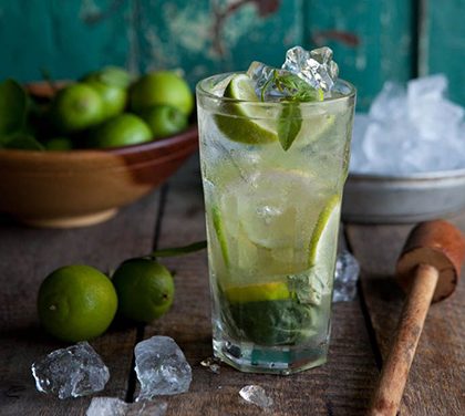 Rum nepijí jen piráti! Připravte si osvěžující letní drinky