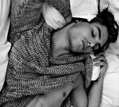 Zdravé zvyky před spaním – Patří mezi ně i sklenka vína!