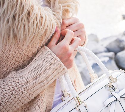 Nenechte svou partnerku zmrznout – Kupte jí módní bundu