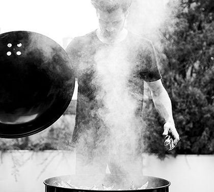 Máte na čem grilovat a udit? V zimě čím topit? Tohle každý chlap uvítá!