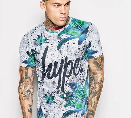 Pánská trika s potiskem – Nejčastější chyby při nošení + tipy, jak barevná trika vybrat!