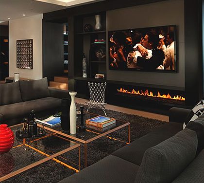 Interiér čistě pánského obýváku? Je v něm spoustu místa pro funkční styl!