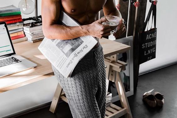 Stylový obývák pro moderního muže – Máte už tu správnou obývací stěnu?