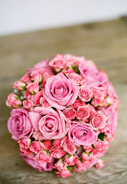 Nestíháte koupit puget růží na svátek? Objednejte květiny on-line!