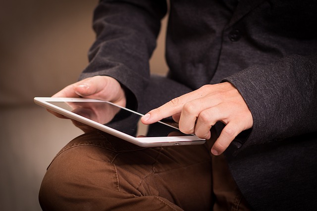 Tablet si do svého vozu pořizuje stále více řidičů. Proč?