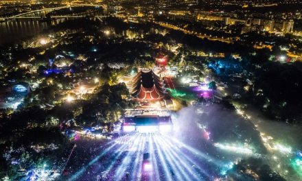 Festival Sziget nabízí dva a půl tisíce koncertů, divadel a akcí během sedmi dnů.