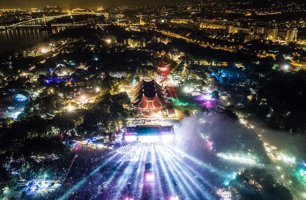 Festival Sziget nabízí dva a půl tisíce koncertů, divadel a akcí během sedmi dnů.