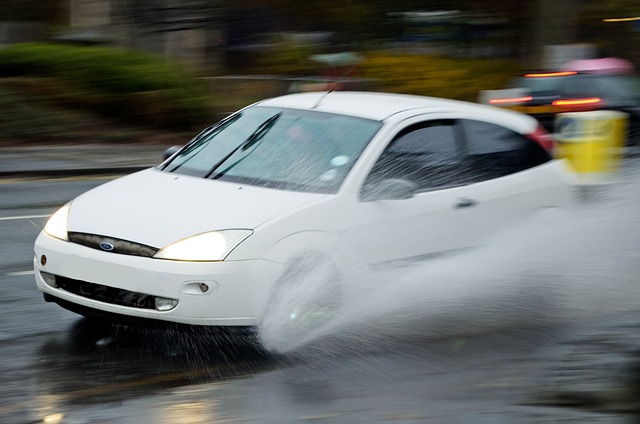 Pravidla zimní jízdy: uberte plyn, dodržujte odstup, nebrzděte prudce