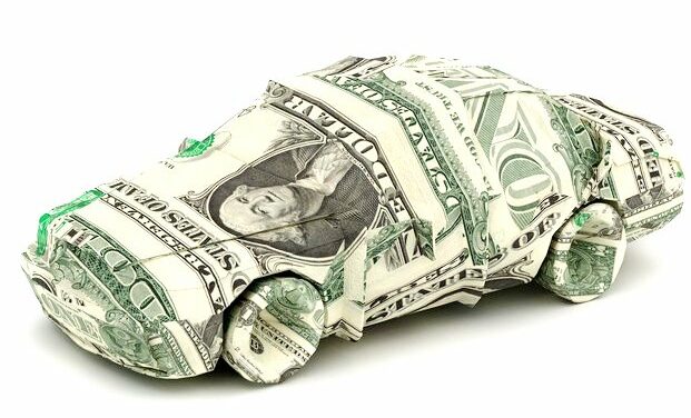 Srovnání benzínového auta a elektromobilu. Které se na provoz skutečně vyplatí?