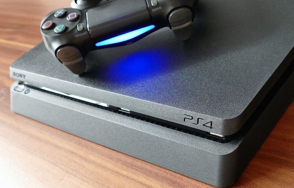Ukončení výroby PS4 se zatím nekoná. Microsoft ale Xbox One zařízl