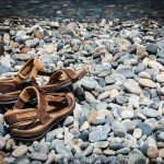 Černé nebo hnědé? Jaké sandály na léto jsou vhodné pro muže?