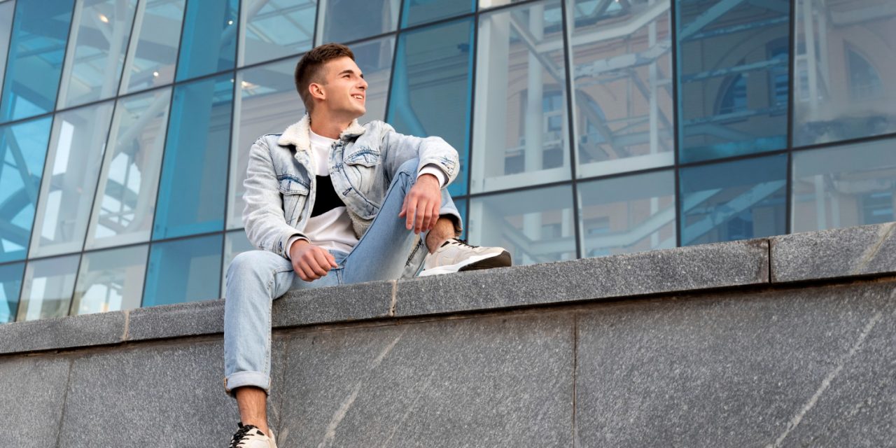 Přivítejte jaro a pořiďte si nové pánské tenisky. Které skvěle oživí váš outfit?