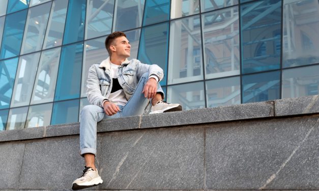 Přivítejte jaro a pořiďte si nové pánské tenisky. Které skvěle oživí váš outfit?