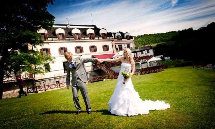 Svatba v romantickém hotelu Mlýn Karlštejn: Kouzelné ANO přímo pod hradem